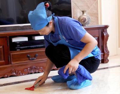 深圳豪宅主人辭退不愿放假的敬業(yè)保姆,保姆:相信太太不會虧待我